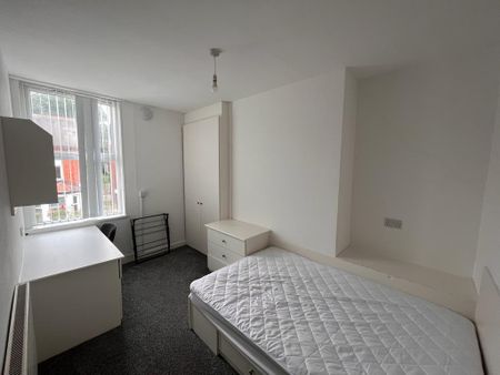 St. Michaels Terrace, Leeds, LS6 - Photo 5