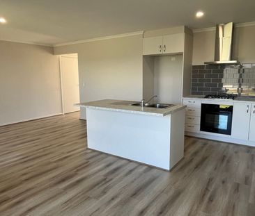 Modern Living Made Easy – Your Dream Home Awaits! - Photo 2