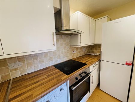 2 bed apartment to rent in Raven Close, Colindale, NW9 - Photo 3