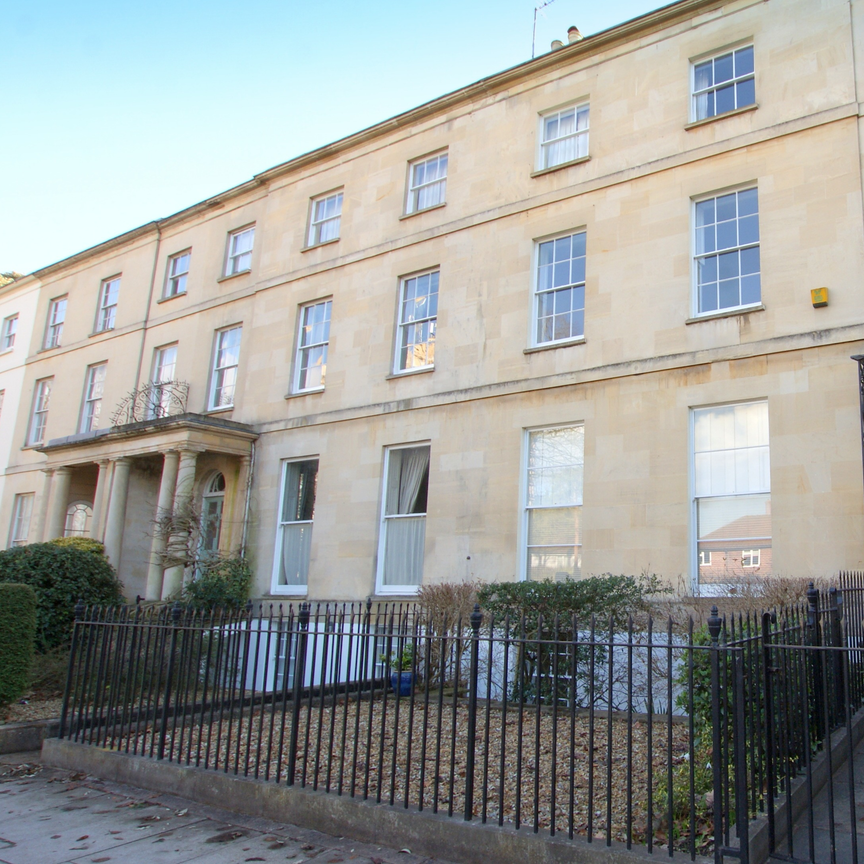 87 Montpellier Terrace, CHELTENHAM GL501XA - Photo 1