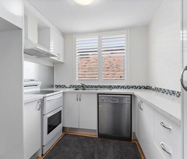 Centrally located 2 bedroom apartment! - Photo 3