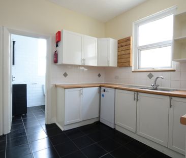 2 Bed Maisonette Unfurnished and Well Presented in Hither Green SE1... - Photo 3