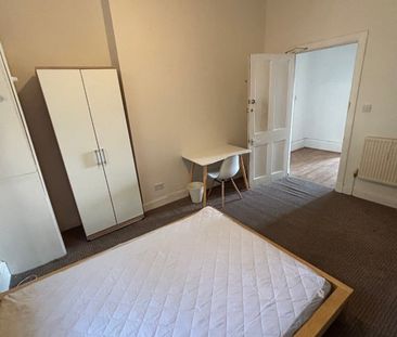 Room in a Shared Flat, Gardner's Crescent, EH3 - Photo 1