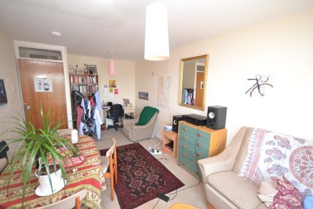 2 bedroom house share to rent - Photo 3