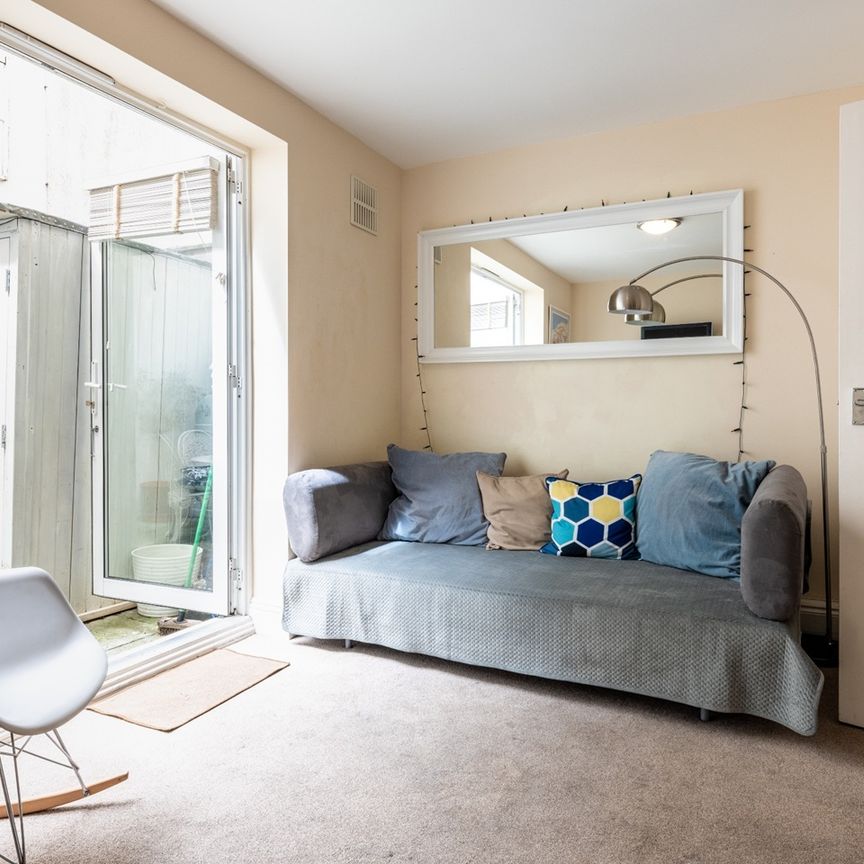 Studio Flat, Little Western St, BN3 - Photo 1