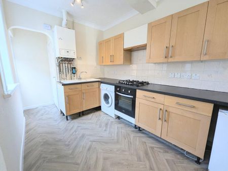 2 bedroom terraced house to rent - Photo 2