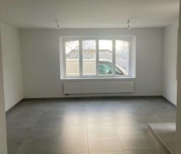 Appartement de 2.5 pièces au rez-de-chaussée au coeur de Bassins - Photo 2