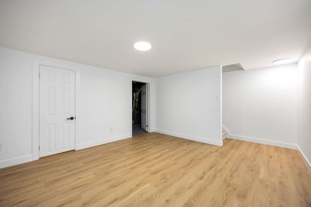 Fully Renovated 2-Bedroom Apartment in Sarnia – Modern &amp; Move-In Ready - Photo 2