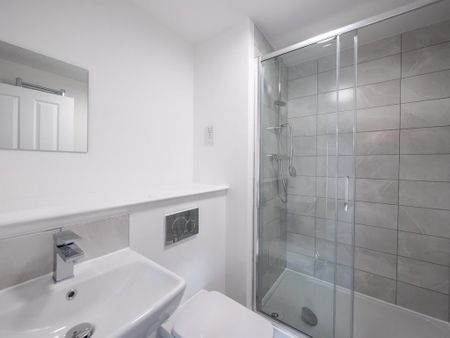 3 bedroom flat to rent - Photo 3