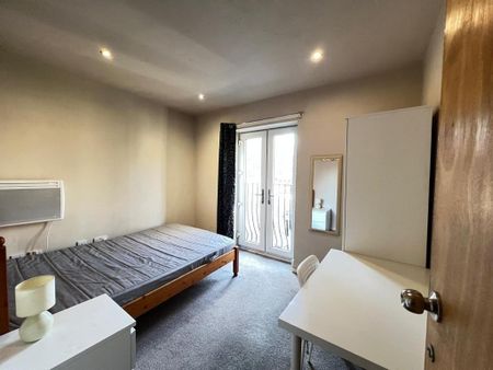3 bedroom flat to rent - Photo 2