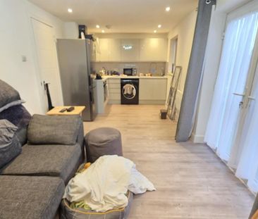 1 Bedroom Flat To Let - Photo 2