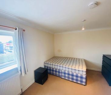 5 bedroom flat to rent - Photo 4