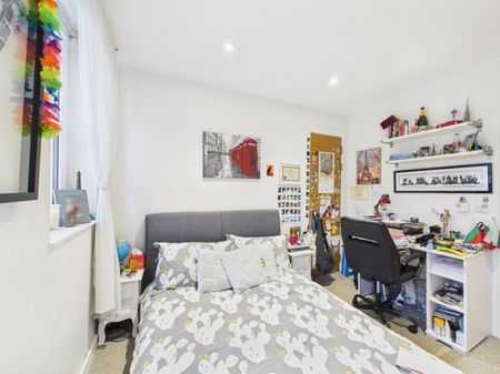 The Courtyard, High Street, Staines-Upon-Thames,TW18 - Photo 3