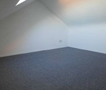 Partly Furnished 2 Bedroom Terrace - Photo 6