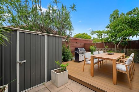 Sundrenched Three Bedroom Villa - Photo 5