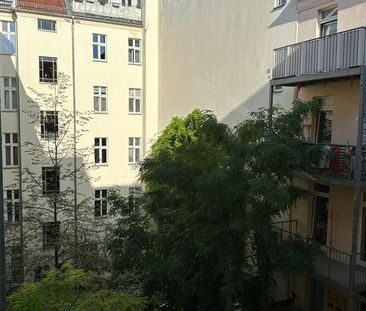 Traumhafte, kernsanierte Altbauwohnung in Friedrichshain - Photo 1