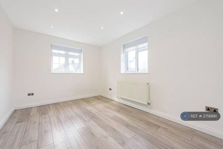 3 bedroom flat to rent - Photo 3