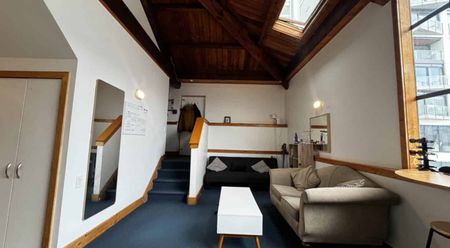 Cosy 2-Bedroom Loft Style - Photo 3