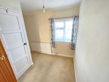 PETERBOROUGH - Photo 4