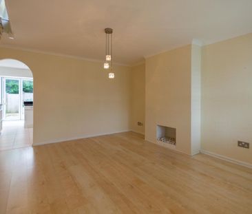 Hollows Close - Photo 1