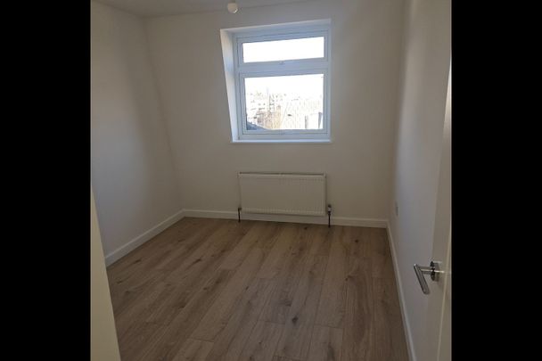 2 Bed Flat, East India Dock Road, E14 - Photo 1