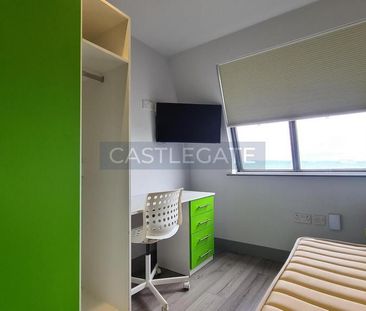 1 bedroom in a flat share to rent - Photo 2