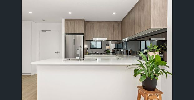 Stylish 2 Bedroom Unit in Excellent Location! - Photo 1