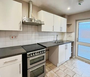 3 bedroom end of terrace house to rent - Photo 4