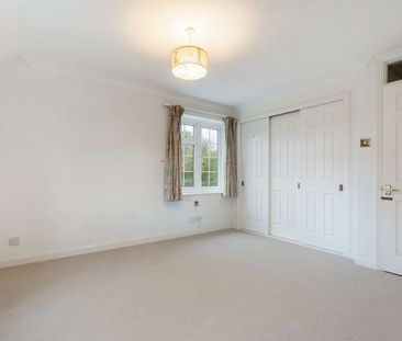 A beautifully positioned family home with far reaching views. - Photo 4