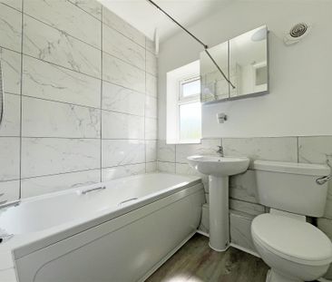 3 bedroom End of terrace house to rent - Photo 3