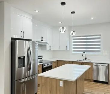 Brand New 3 bedroom 2.5 bath House | Edmonton - Photo 1