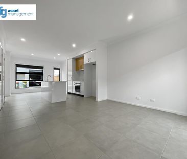 Modern 3-Bedroom Townhouse with Double Garage in Wyndham Vale! - Photo 6