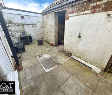 Maypole Hill, Halesowen, B63 - Photo 3