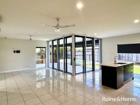 4 bedroom 2 bathroom unfurnished home in Cooya Beach - Photo 2