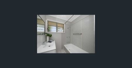 Large Family House in Vincent! - Photo 2