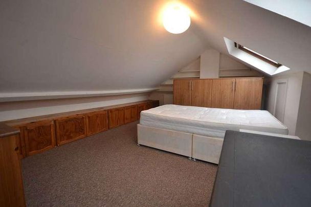 Pitcroft Avenue, Reading, RG6 - Photo 1