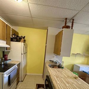 Immeuble - 826-836 Short/901-909 Courcelette 3 Et Demi - Secteur Mont-Bellevue - Photo 2