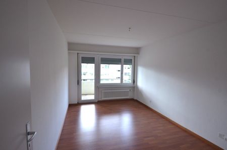 Schöne 2.5-Zimmerwohnung im 3. Obergeschoss - Photo 5