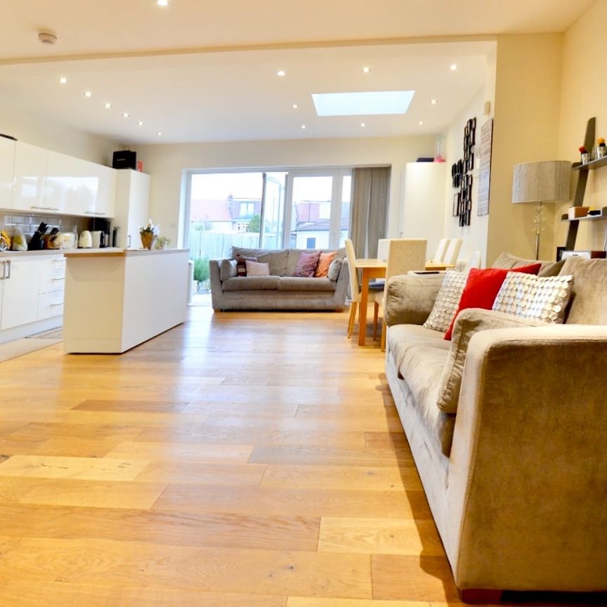 Room in a Shared House, Brunswick Avenue, N11 - Photo 1
