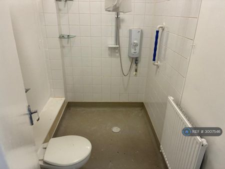 1 bedroom flat to rent - Photo 4