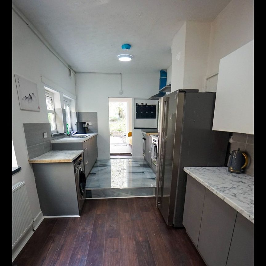 7 Bed Terraced House, Church Road, B24 - Photo 1