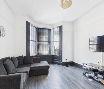 Room in a Shared House, Moscow Drive, L13 - Photo 1