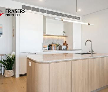 STUNNING 3 BEDROOM, WATERFRONT APARTMENT - Photo 5