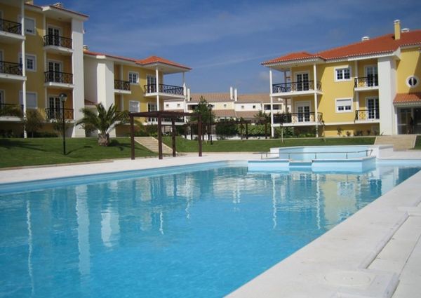Apartamento T4 em condomínio com piscina e jardim na Beloura