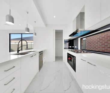 BEAUTIFUL FAMILY HOME - Photo 1