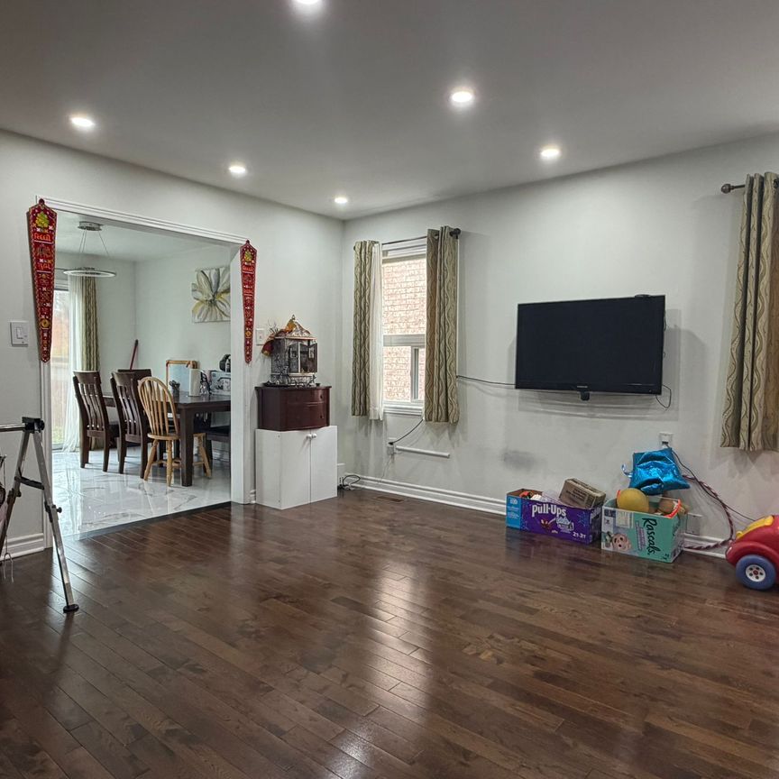 For Lease - 3252 Equestrian Crescent, Mississauga, Ontario - Photo 1