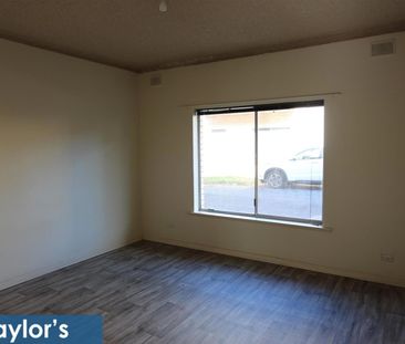 IDEAL FOR THOSE SEEKING A CLEAN, MODERN AND EASY-CARE LIFESTYLE IN ... - Photo 2