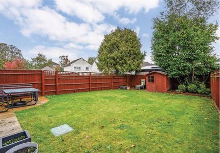 4 bedroom semi-detached house to rent - Photo 4