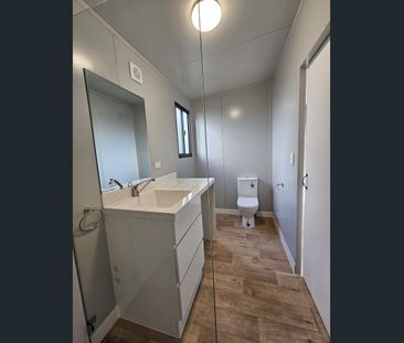 Charming 2-Bedroom House in Springwood - Photo 4