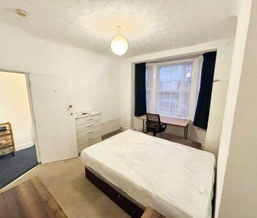 5 bedroom end of terrace house to rent - Photo 5